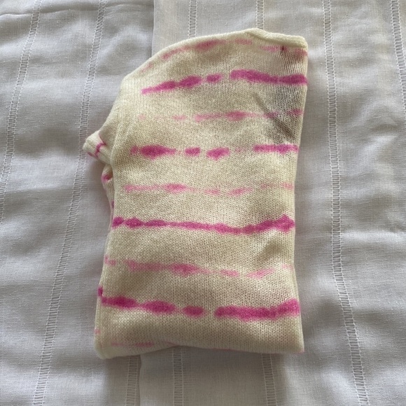 NWT Jennifer Lopez long cream and hot pink v-neck sweater. - Picture 10 of 10